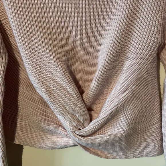 Twist front pullover - Picture 3 of 4